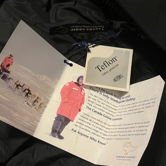 NEW HOLOGRAM TAG CANADA GOOSE SNOW MANTRA SMALL PARKA JACKET BLACK NEW W TAGS - Picture 7 of 16